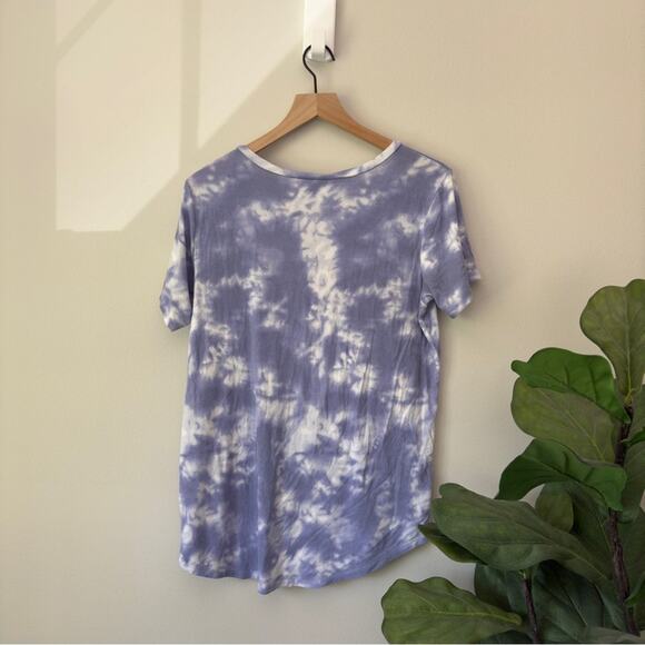 Wildfox Short Sleeve V-Neck Tee Cloud Sky Tie Dye Print  T-Shirt EUC Size Medium - Picture 2 of 7